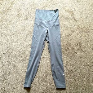 Nike Maternity leggings size S